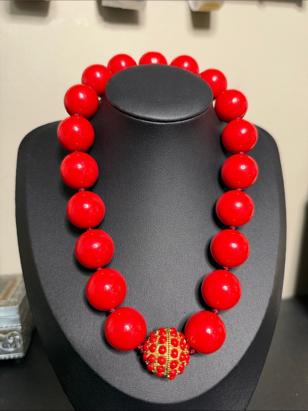 Elegant Chunky Ball Red Beaded Statement Necklace Magnet Closure Acrylic